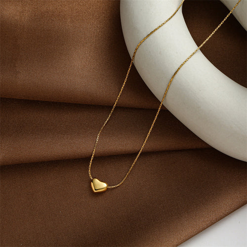 Gold engagement nacklace with Heart for women
